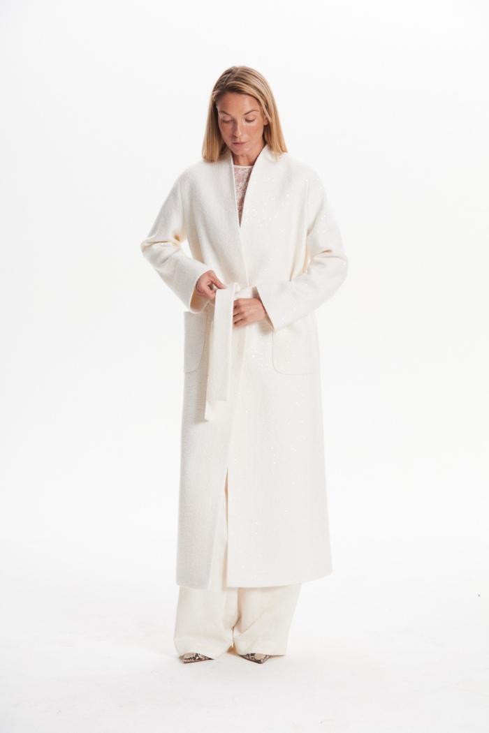 Seven Lab - Пальто-халат с пайетками в белом цвете