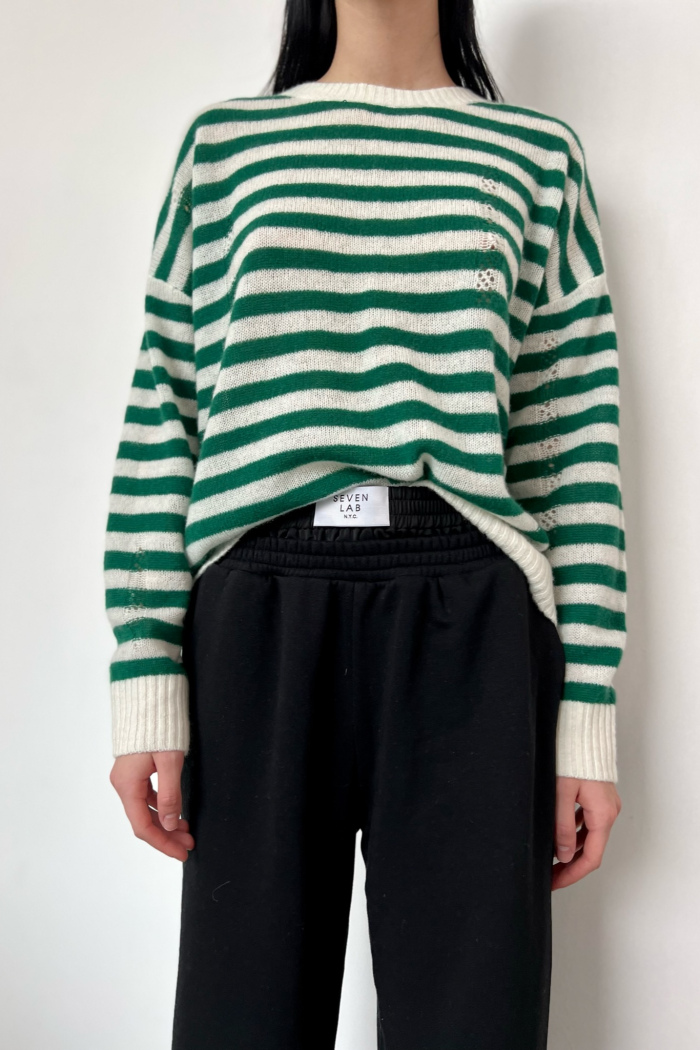 Seven Lab - Джемпер в полоску из 100% кашемира в бело-зеленом цвете