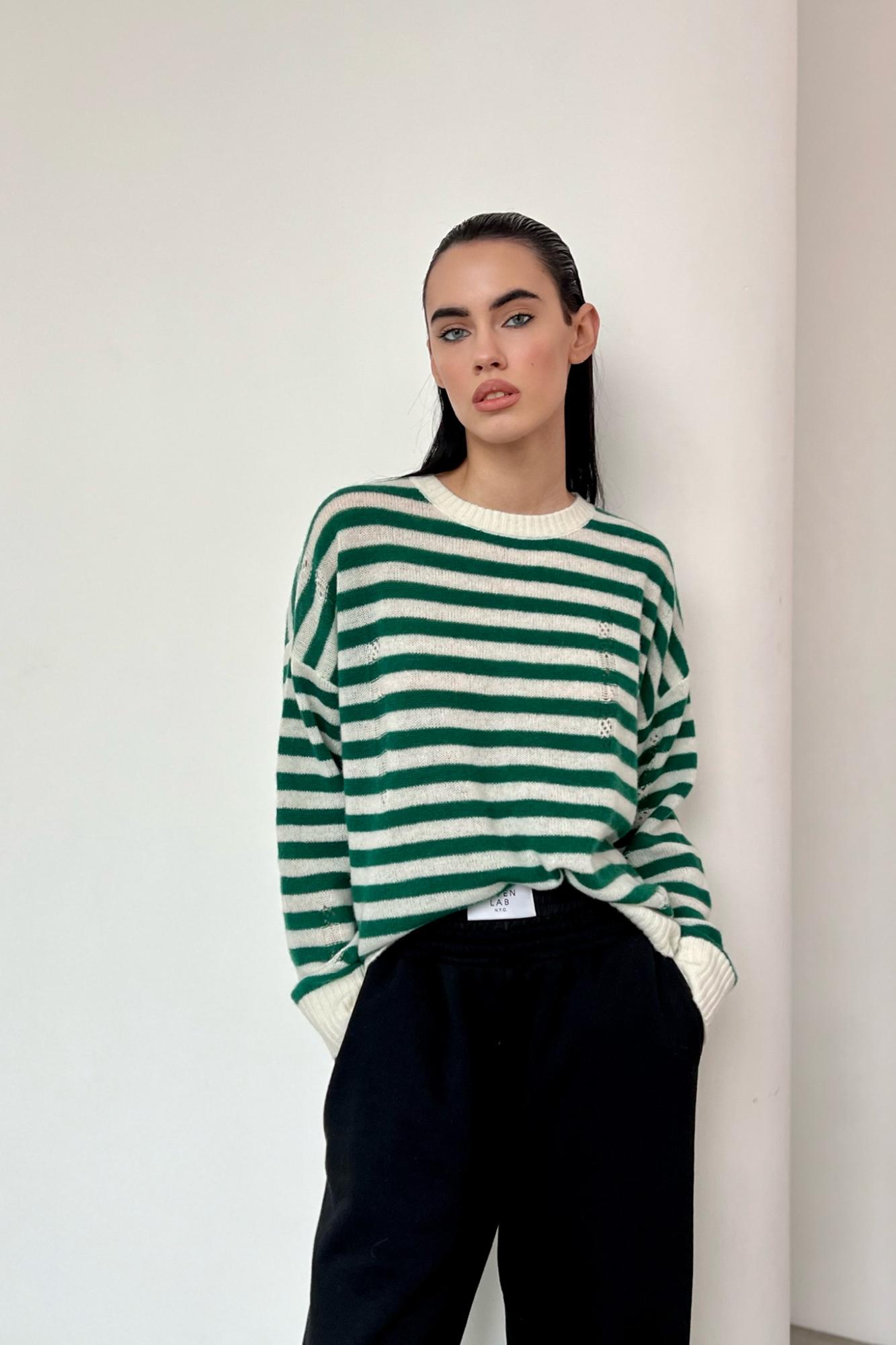 Seven Lab - Джемпер в полоску из 100% кашемира в бело-зеленом цвете