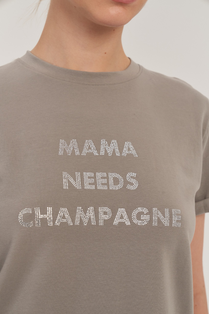 SEVEN LAB - Футболка из 100% хлопка в сером цвете с надписью «Mama needs champagne»