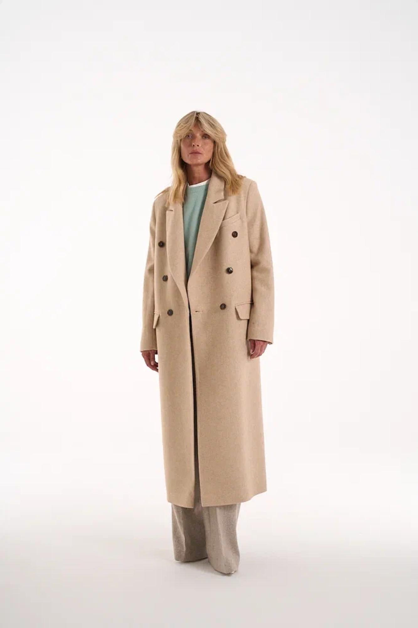 Seven Lab - Пальто прямое двубортное в бежевом цвете елочка