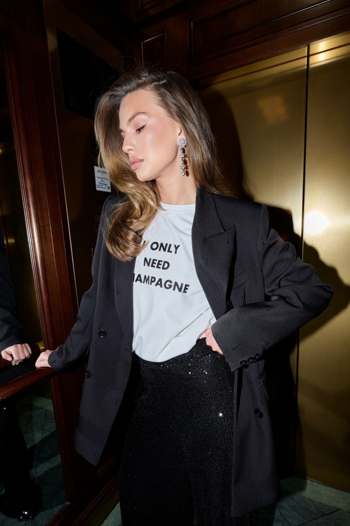 Seven Lab - Футболка из 100% хлопка в белом цвете с надписью I only need champagne