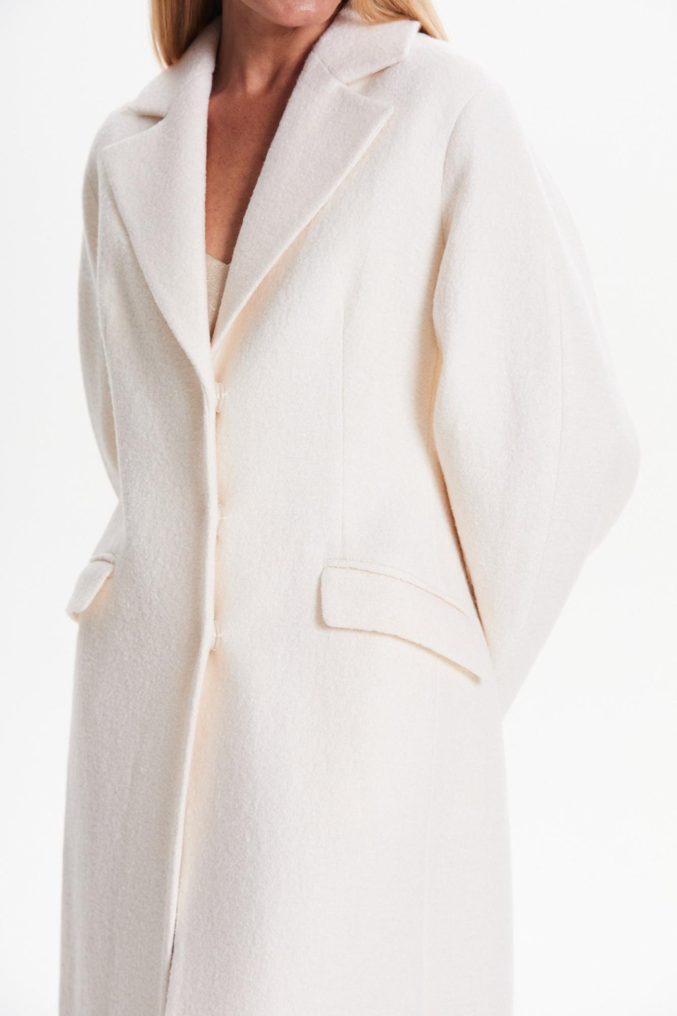 Seven Lab - Пальто из вареной шерсти  в молочном цвете