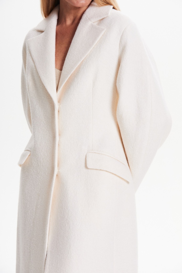 Seven Lab - Пальто из вареной шерсти  в молочном цвете
