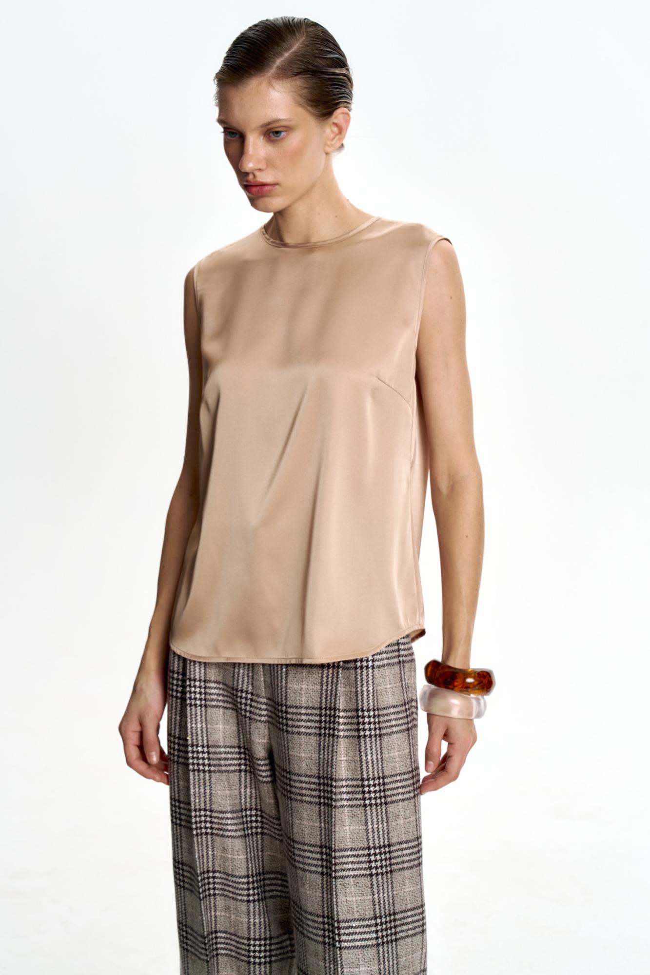 Seven Lab - Топ базовый в бежевом цвете