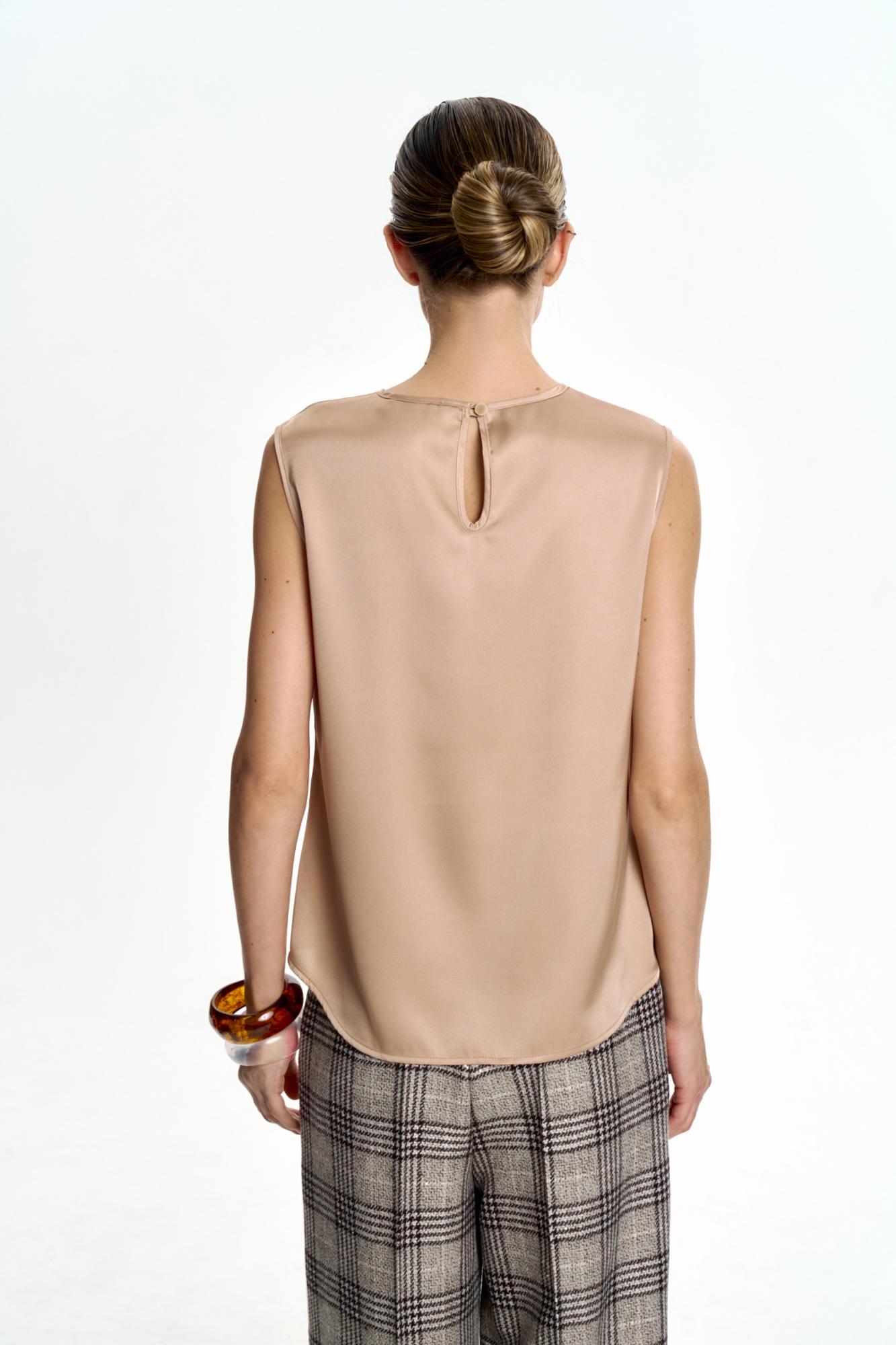 Seven Lab - Топ базовый в бежевом цвете