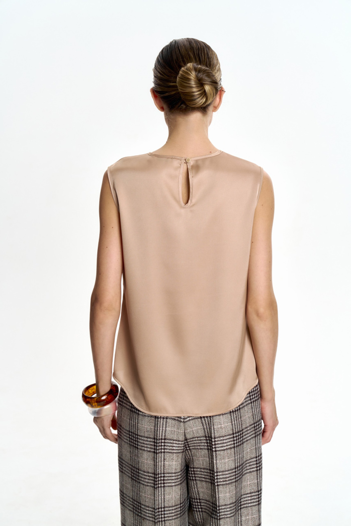 Seven Lab - Топ базовый в бежевом цвете