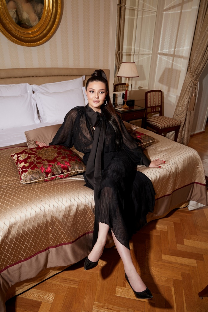 Seven Lab - Блуза прозрачная с бантом в черном цвете