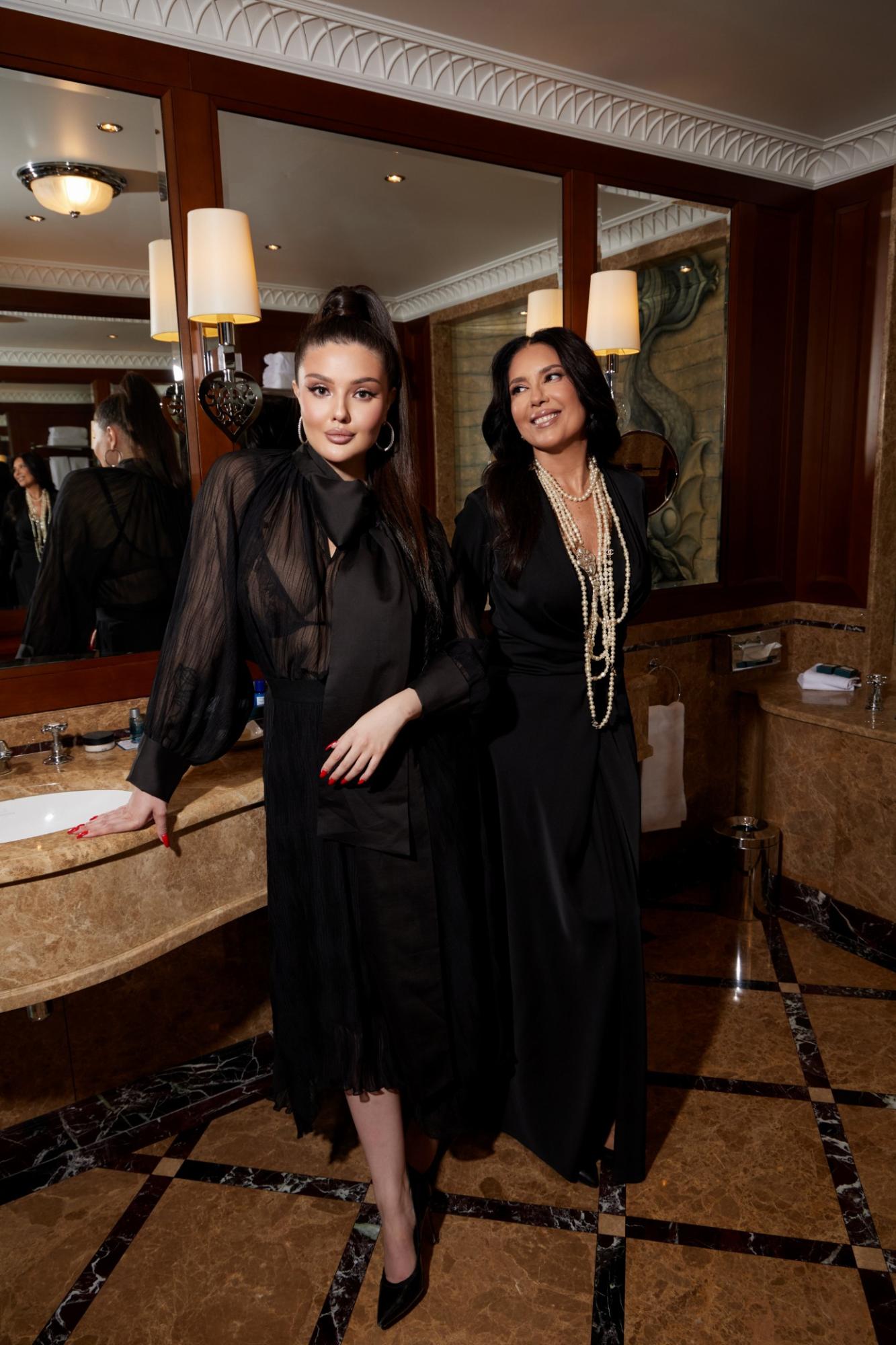 Seven Lab - Блуза прозрачная с бантом в черном цвете