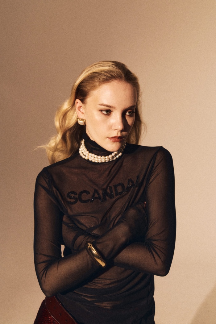 Seven Lab - Водолазка прозрачная с надписью SCANDAL в черном цвете