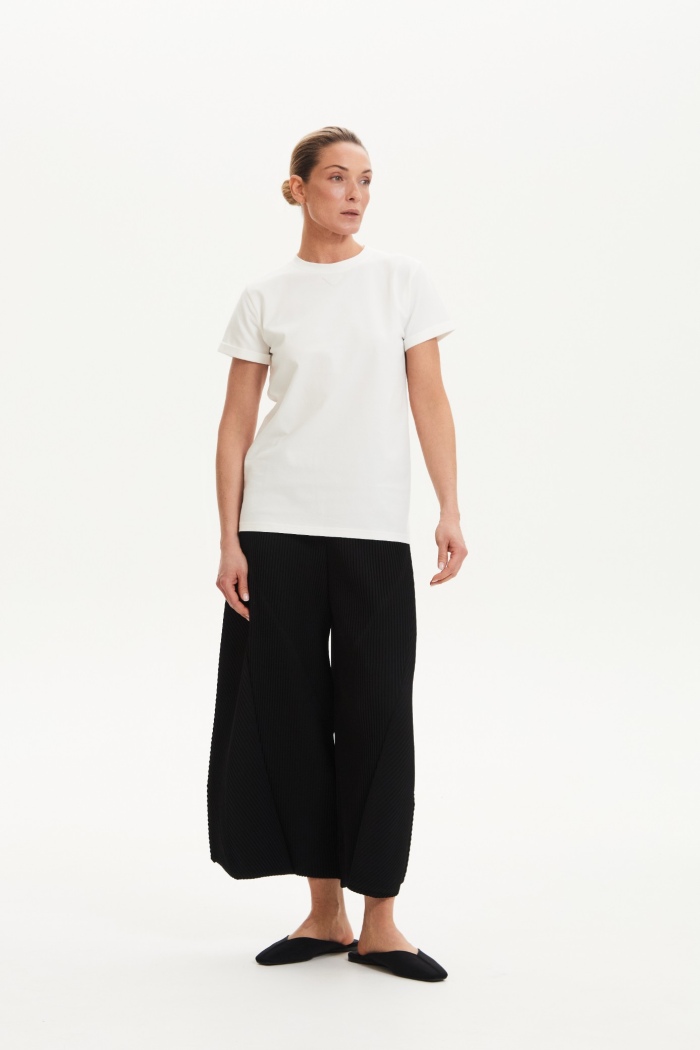 Seven Lab - Брюки кюлоты в рубчик в черном цвете