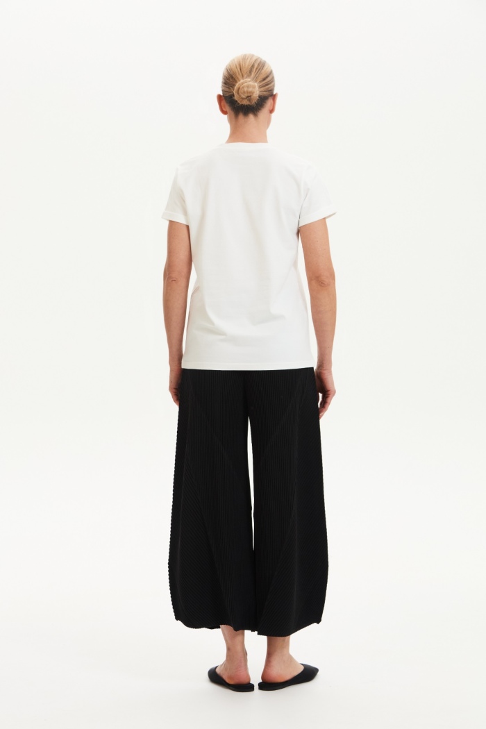 Seven Lab - Брюки кюлоты в рубчик в черном цвете