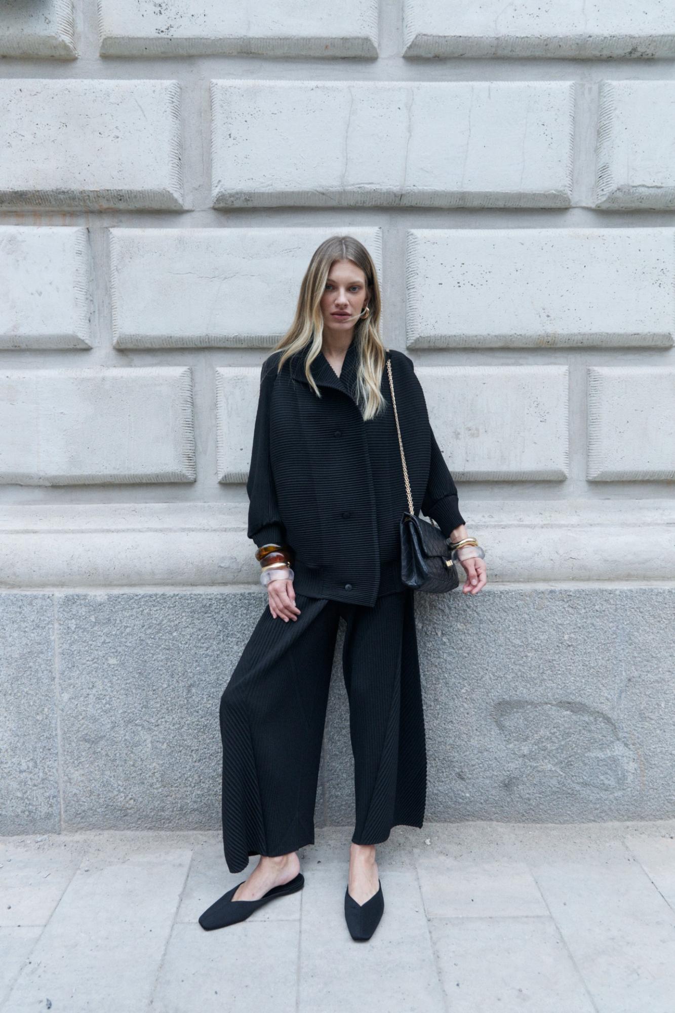 SEVEN LAB - Брюки кюлоты в рубчик в черном цвете