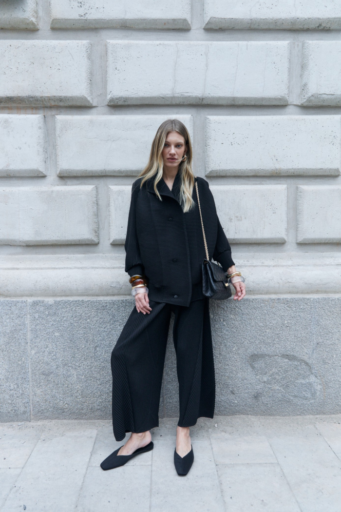 SEVEN LAB - Брюки кюлоты в рубчик в черном цвете