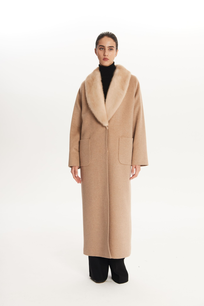 SEVEN LAB - Пальто утепленное с норковым воротником в бежевом цвете