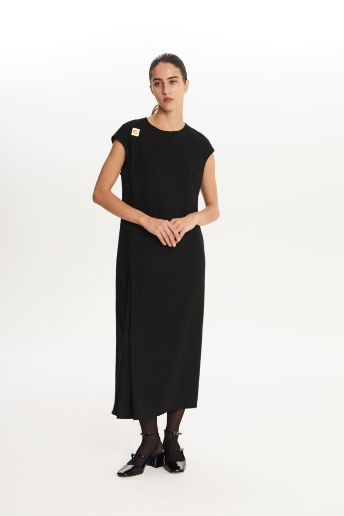 SEVEN LAB - Платье прямого кроя с брошью в черном цвете