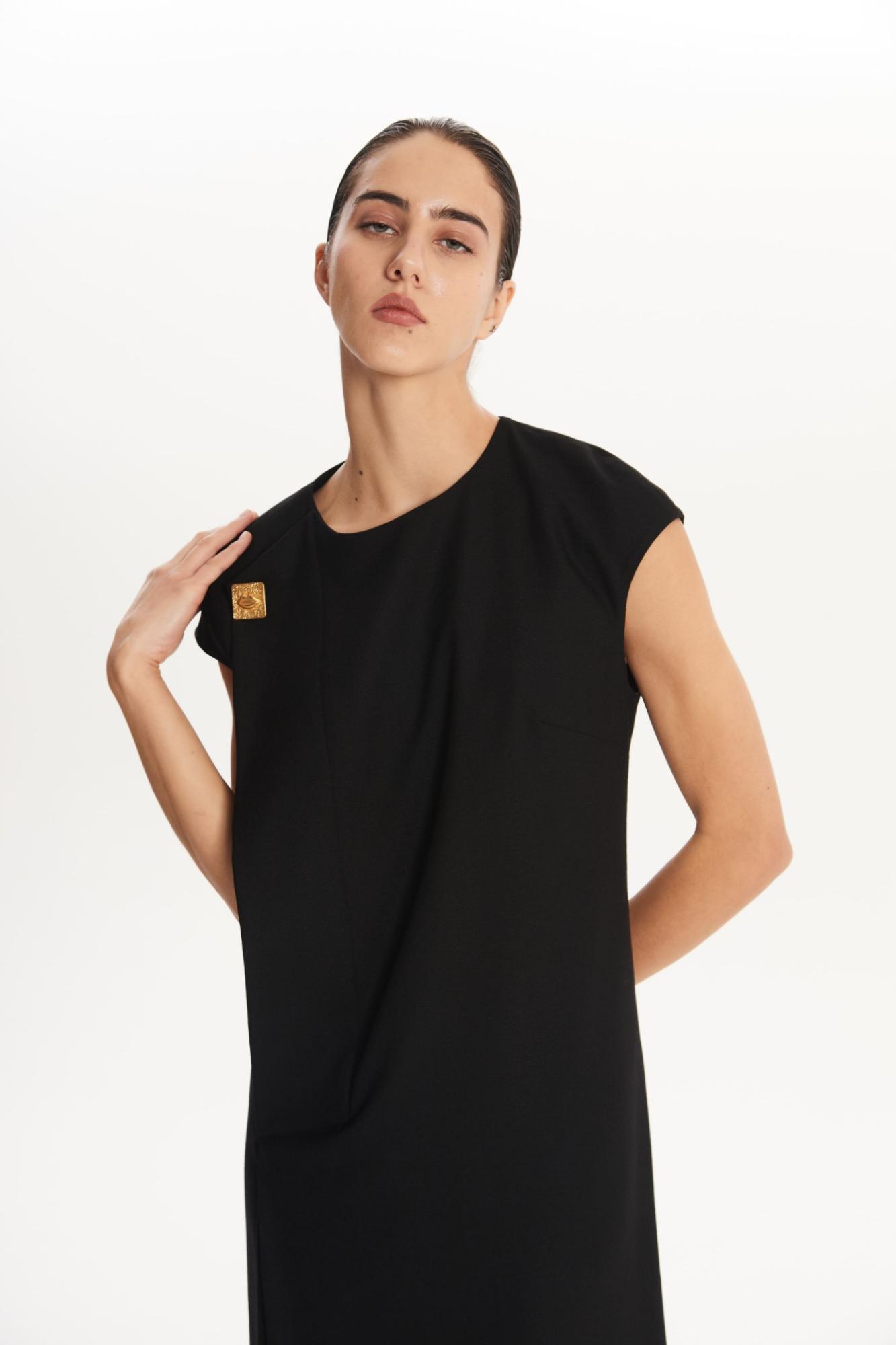 SEVEN LAB - Платье прямого кроя с брошью в черном цвете