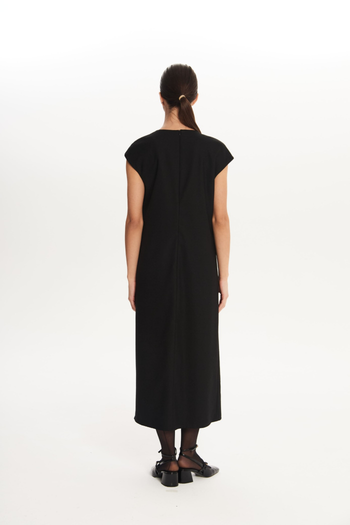 SEVEN LAB - Платье прямого кроя с брошью в черном цвете