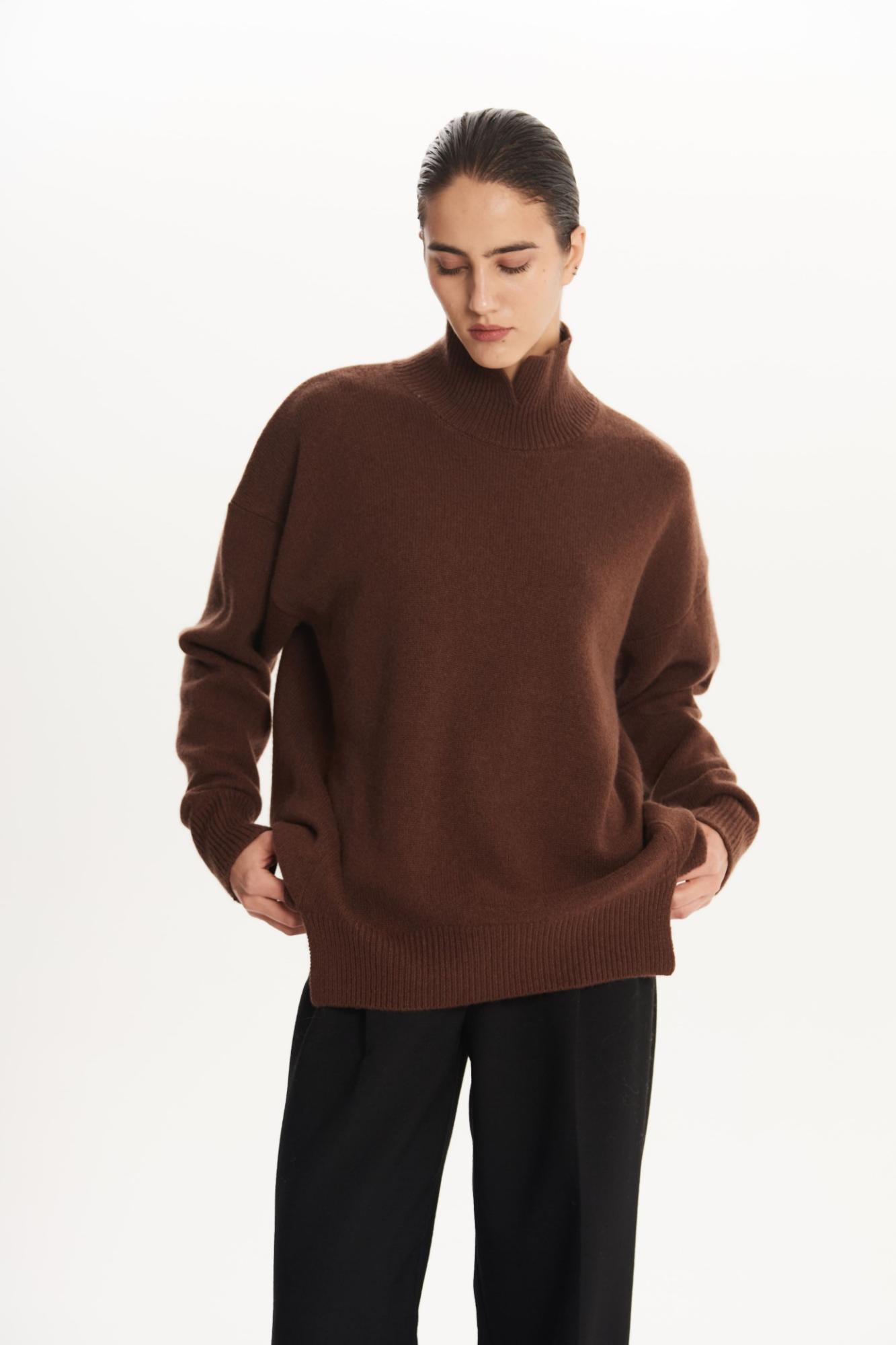 SEVEN LAB - Свитер из 100% кашемира с высоким горлом в коричневом цвете