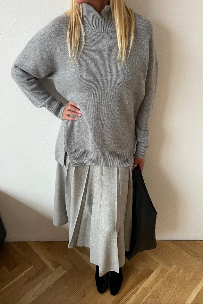 Seven Lab - Свитер из 100% кашемира с высоким горлом в сером цвете