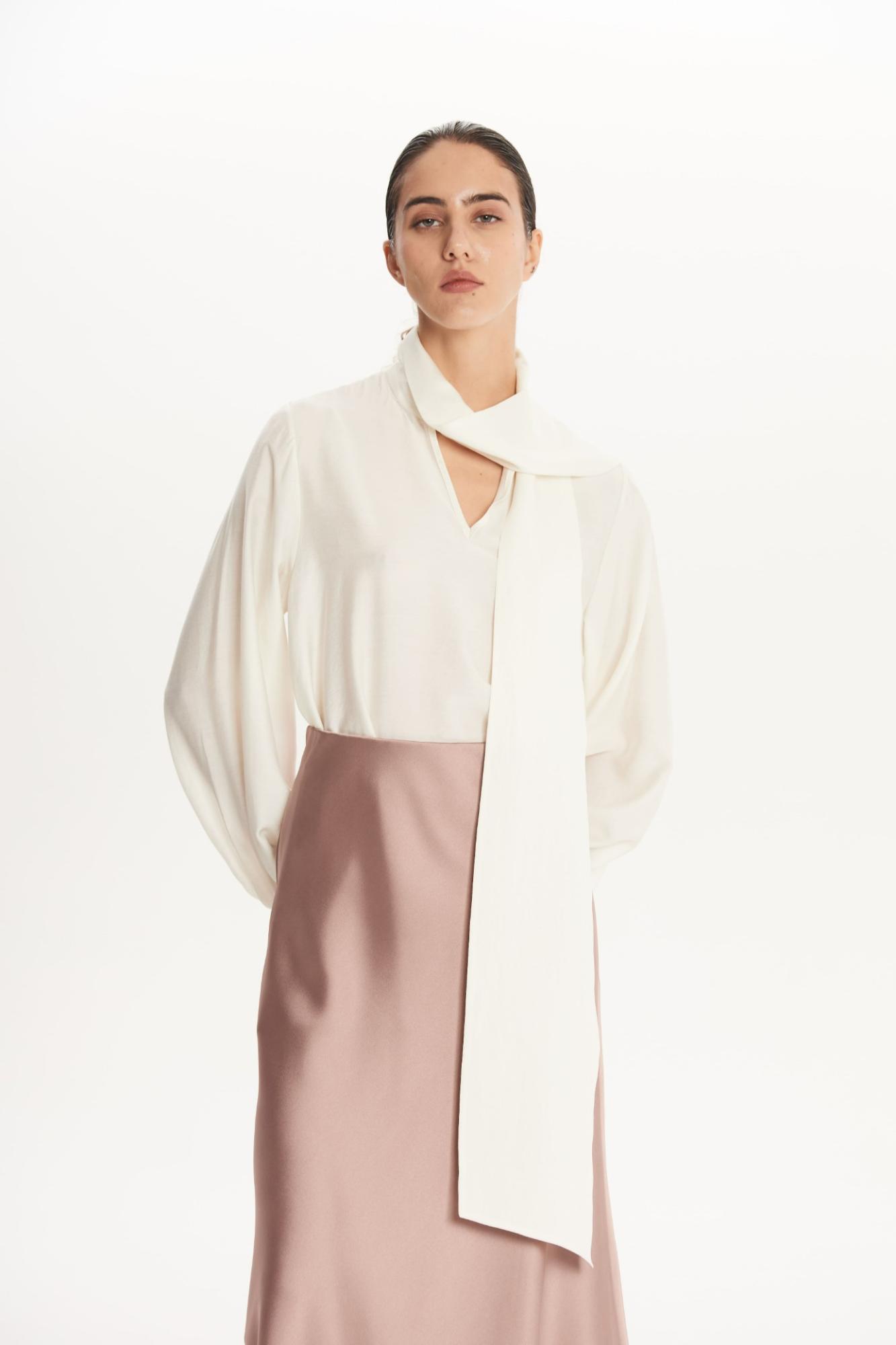 SEVEN LAB - Блуза с бантом в молочном цвете