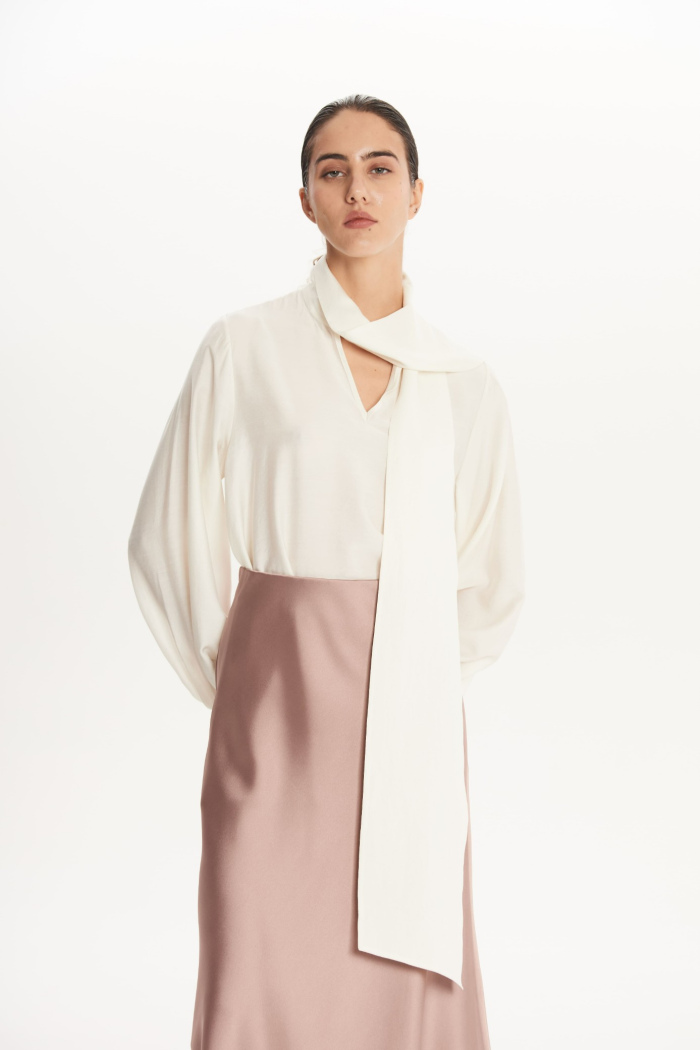 SEVEN LAB - Блуза с бантом в молочном цвете