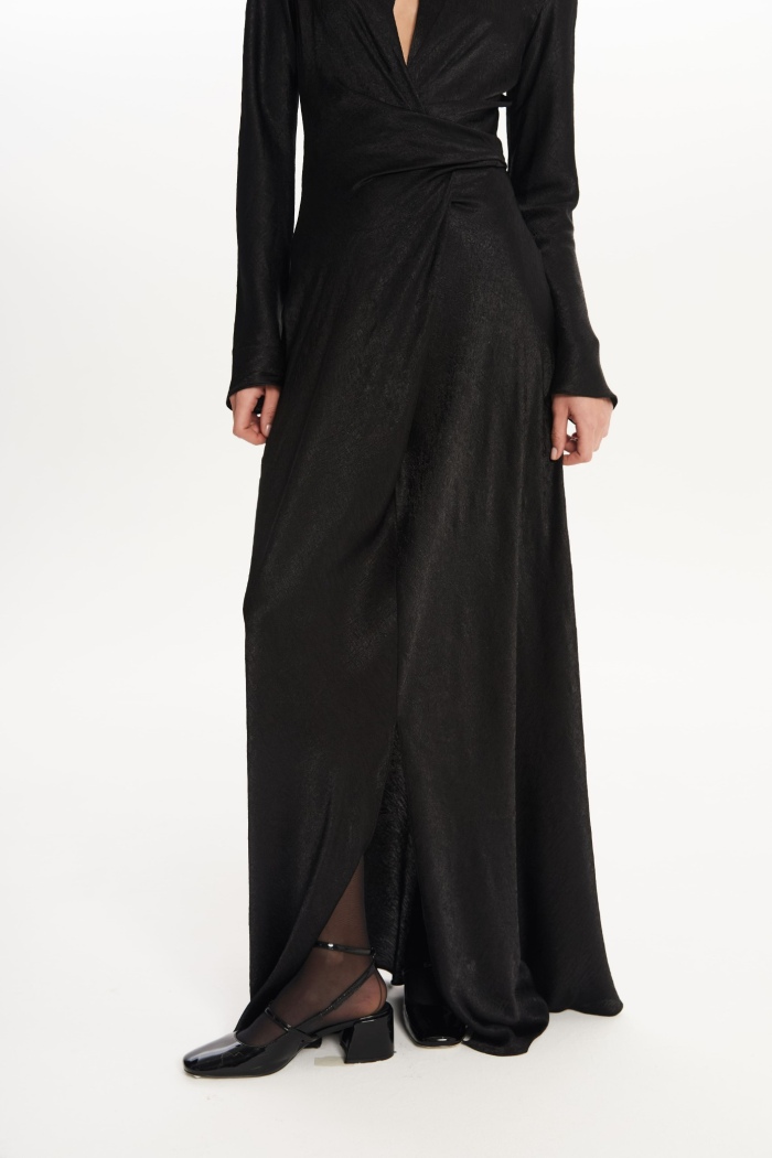 Seven Lab - Платье макси на запах в черном цвете