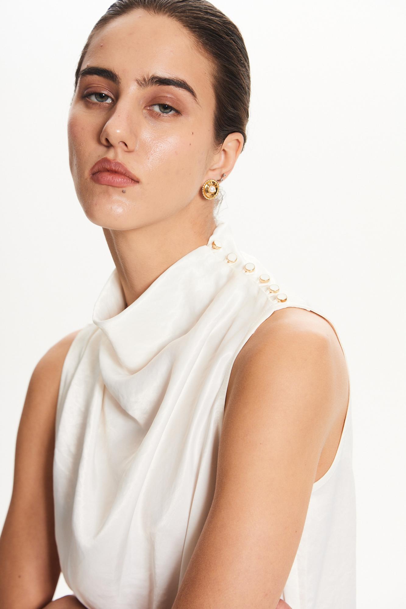 Seven Lab - Топ с пуговицами на плече в белом цвете