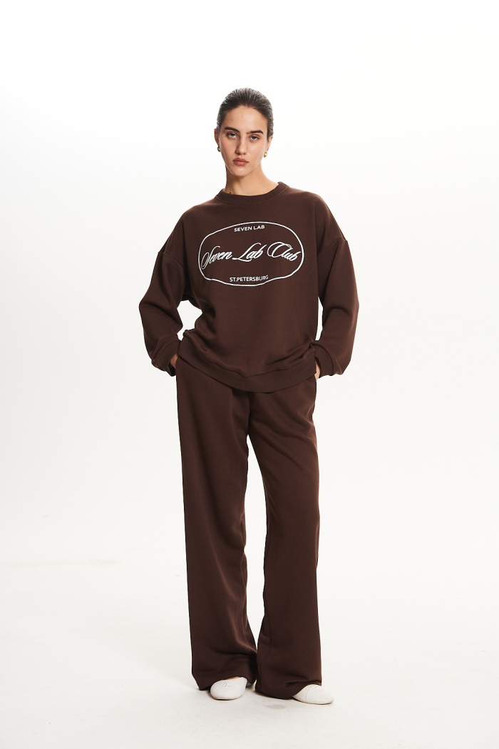 Seven Lab - Свитшот и брюки с надписью в шоколадном цвете