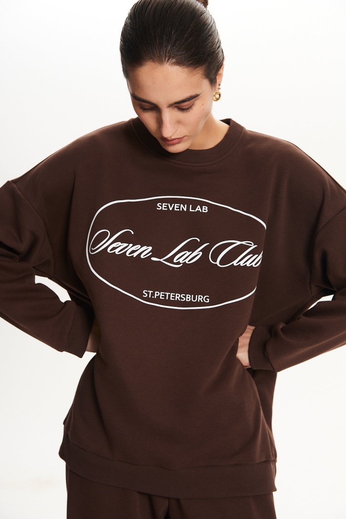 Seven Lab - Свитшот и брюки с надписью в шоколадном цвете