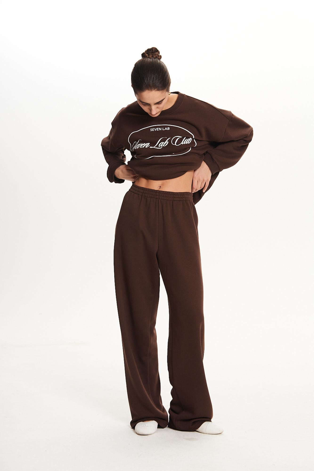 Seven Lab - Свитшот и брюки с надписью в шоколадном цвете