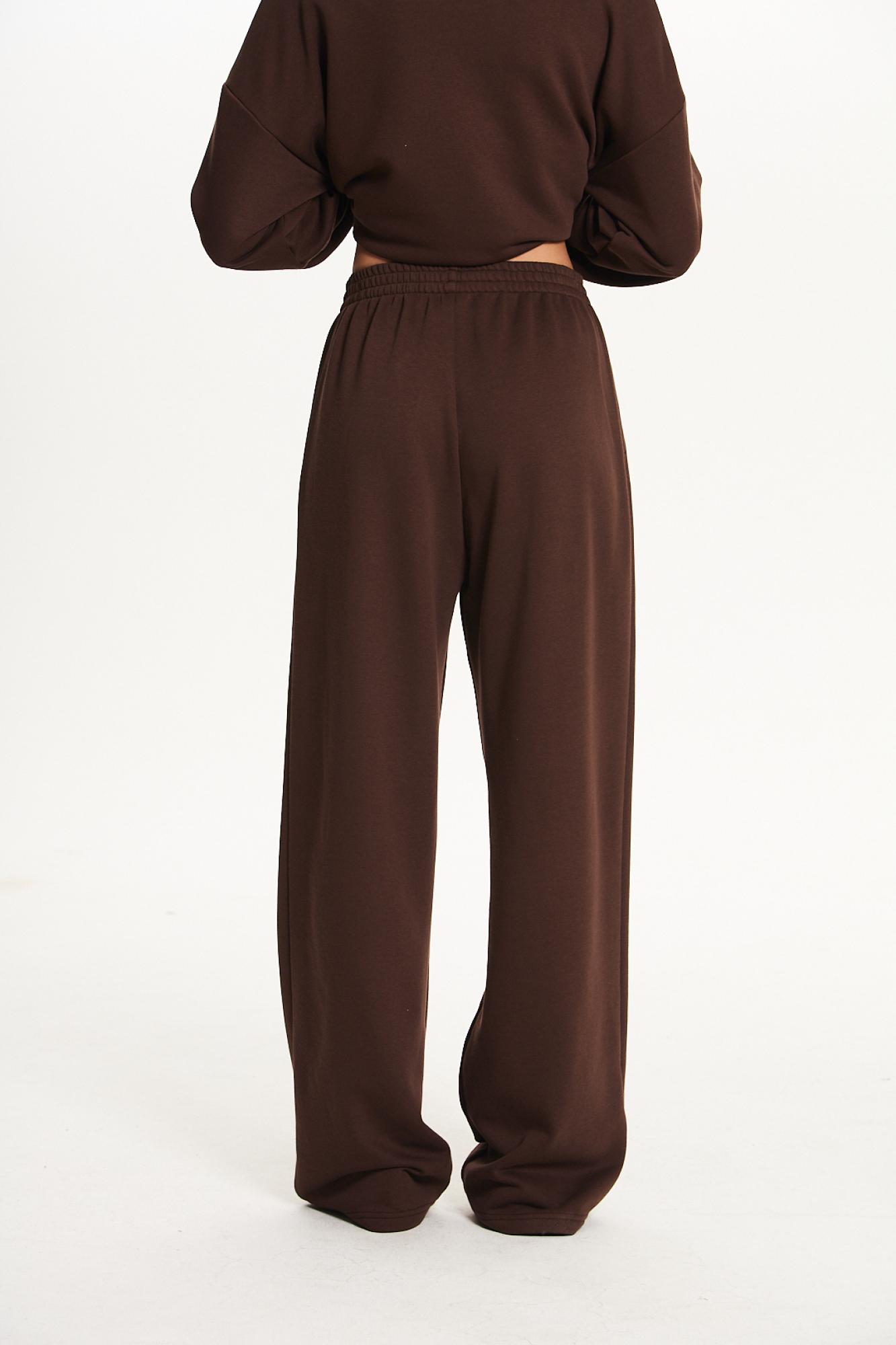 Seven Lab - Свитшот и брюки с надписью в шоколадном цвете