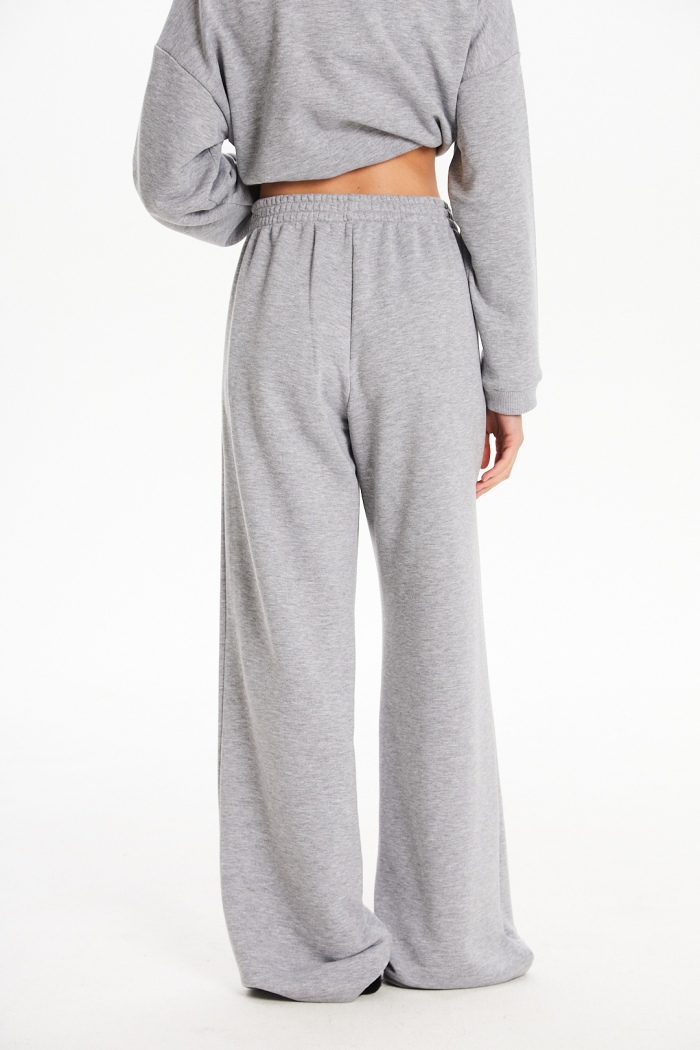 Seven Lab - Свитшот и брюки с надписью из страз в сером цвете