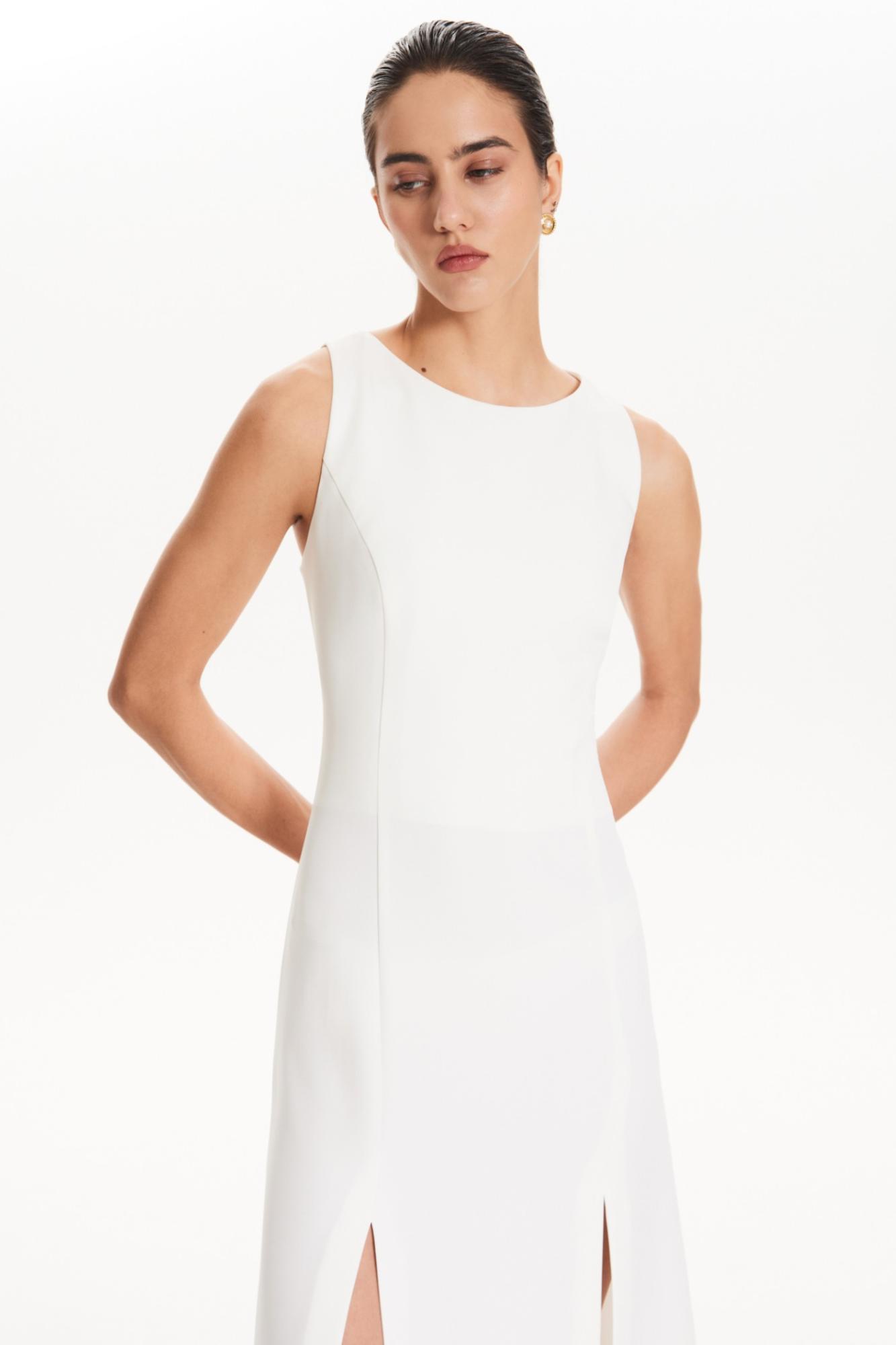 Seven Lab - Платье с открытой спиной в белом цвете