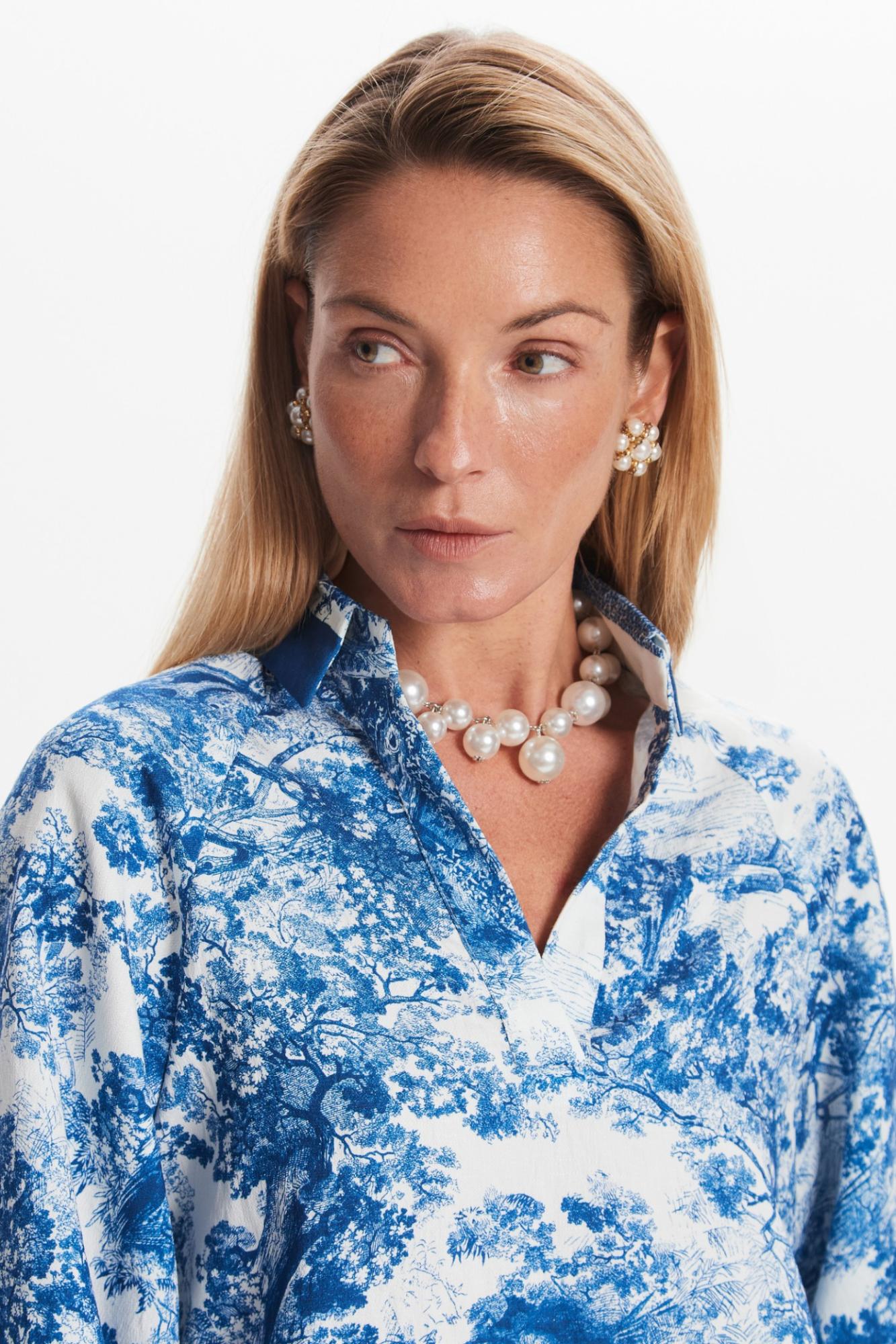 Seven Lab - Блуза с принтом туаль в синем цвете