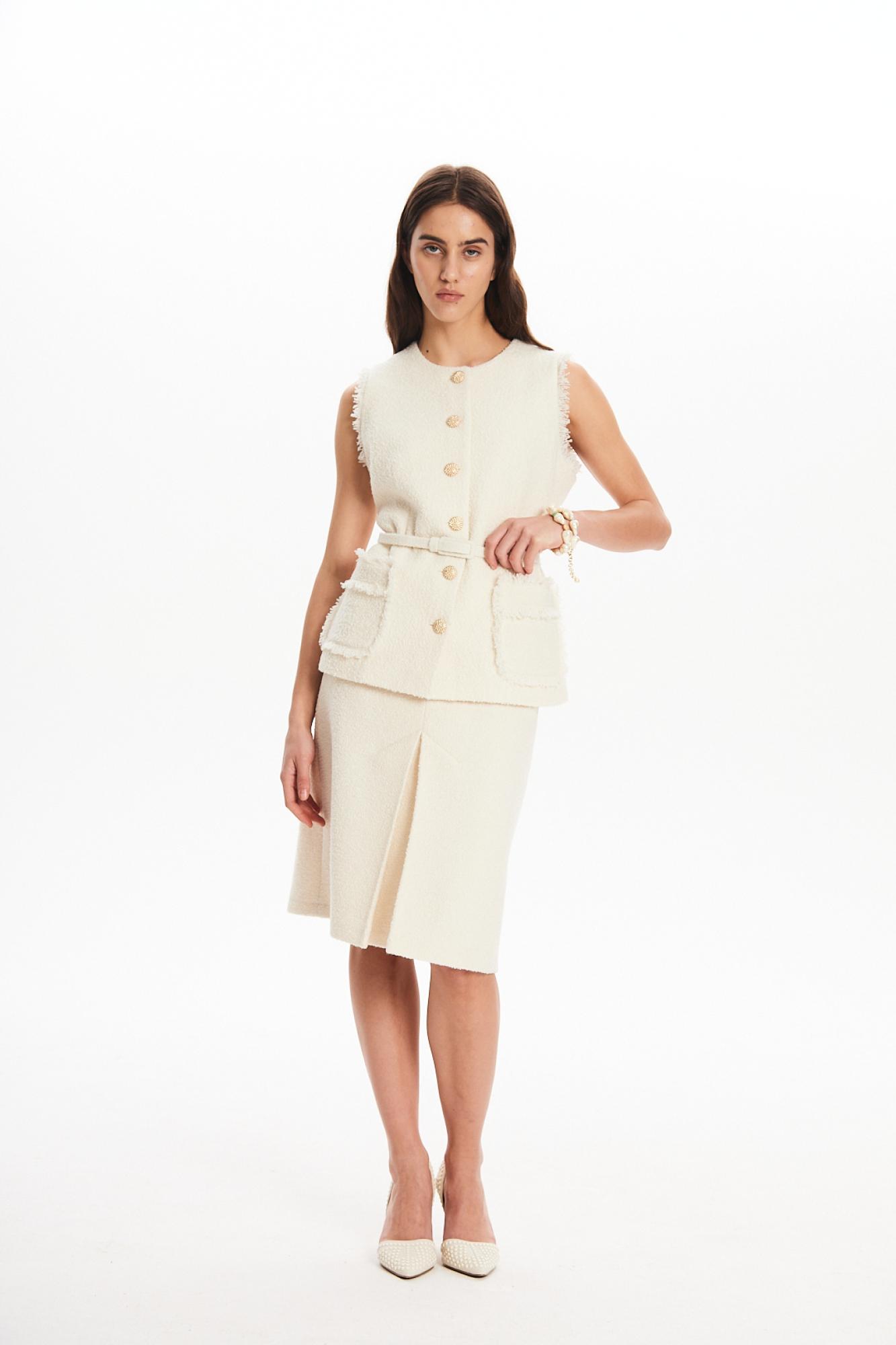 Seven Lab - Жакет из твида с поясом в молочном цвете