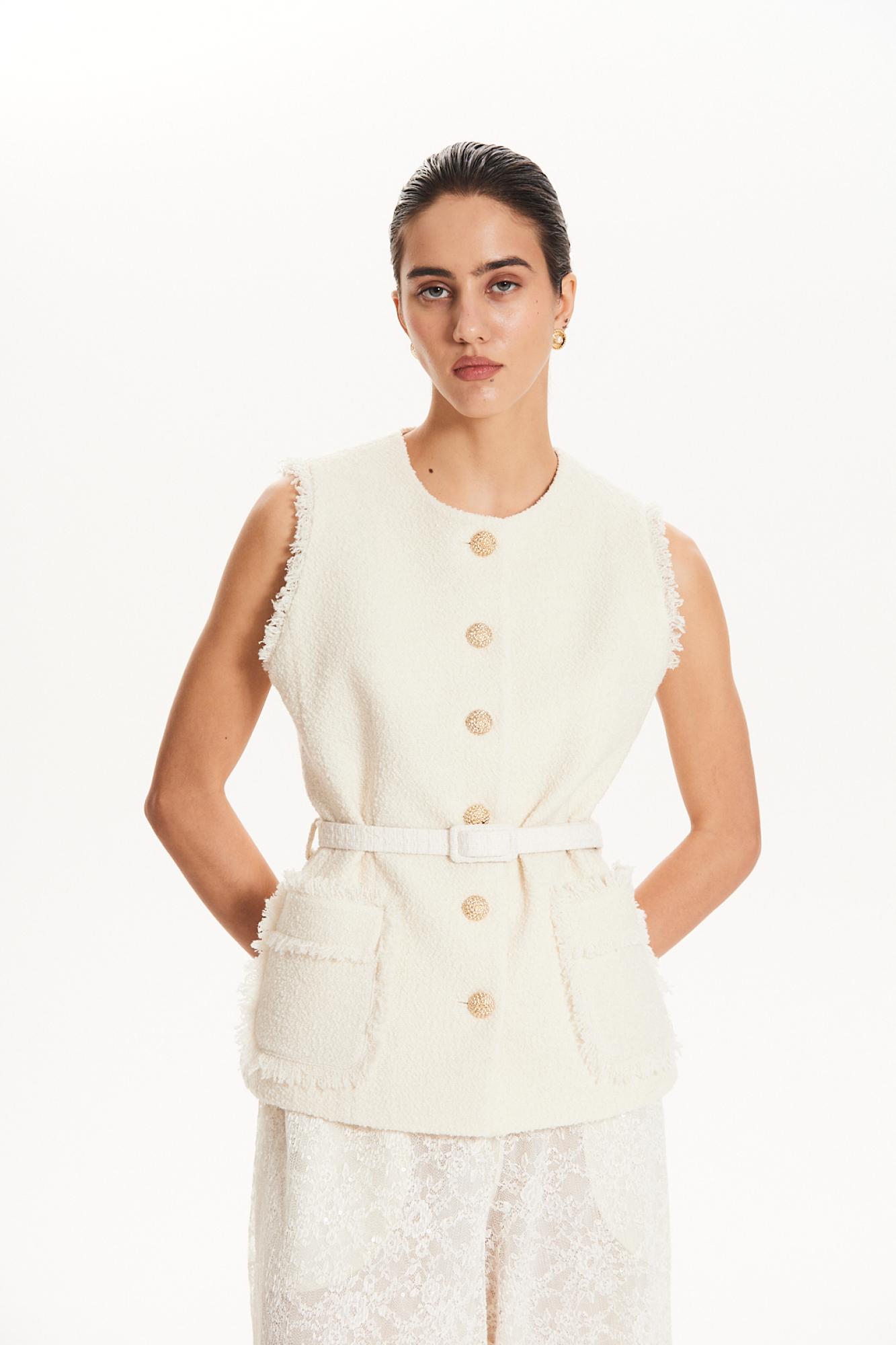 Seven Lab - Жакет из твида с поясом в молочном цвете