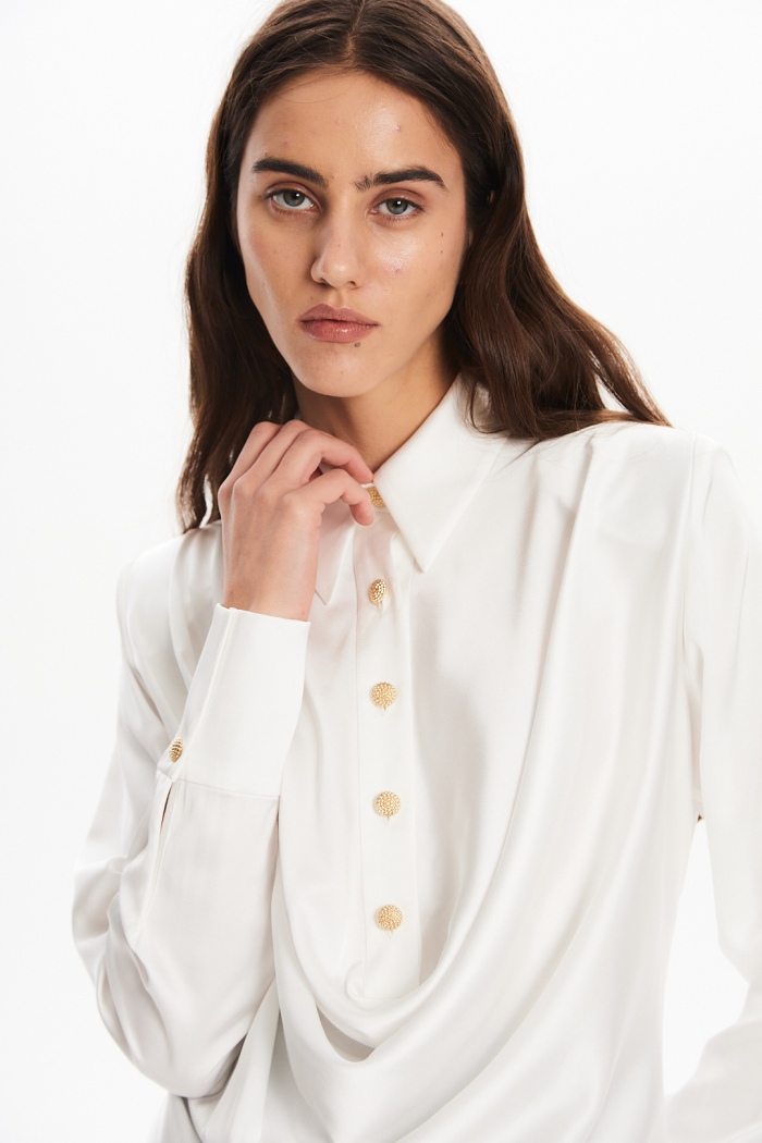 Seven Lab - Блуза с акцентными плечами в белом цвете