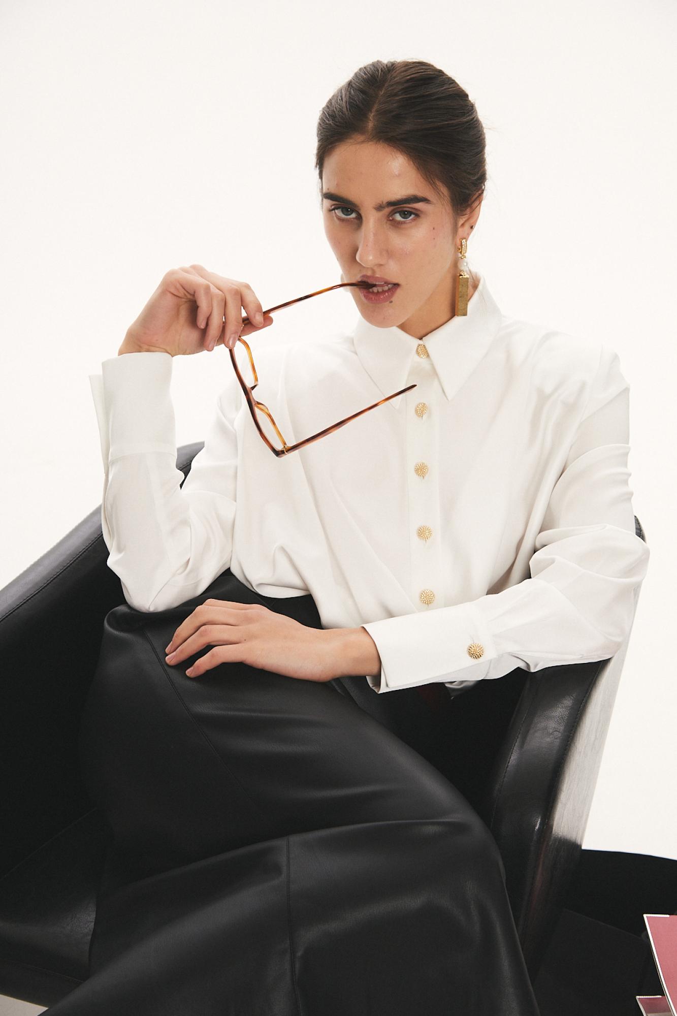 Seven Lab - Блуза с акцентными плечами в белом цвете