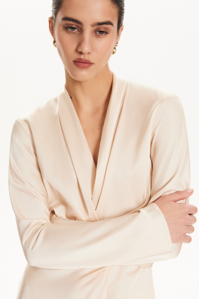 Seven Lab - Платье на запах в бежевом  цвете