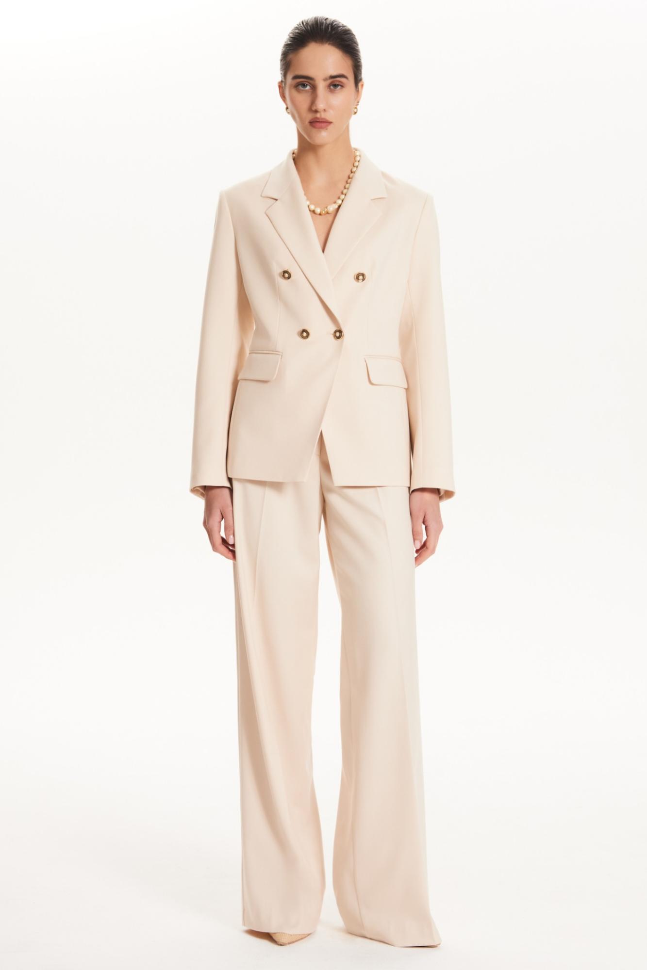 Seven Lab - Жакет двубортный с золотыми пуговицами в бежевом цвете