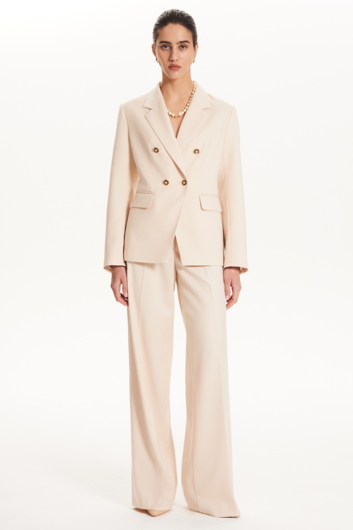 Seven Lab - Жакет двубортный с золотыми пуговицами в бежевом цвете