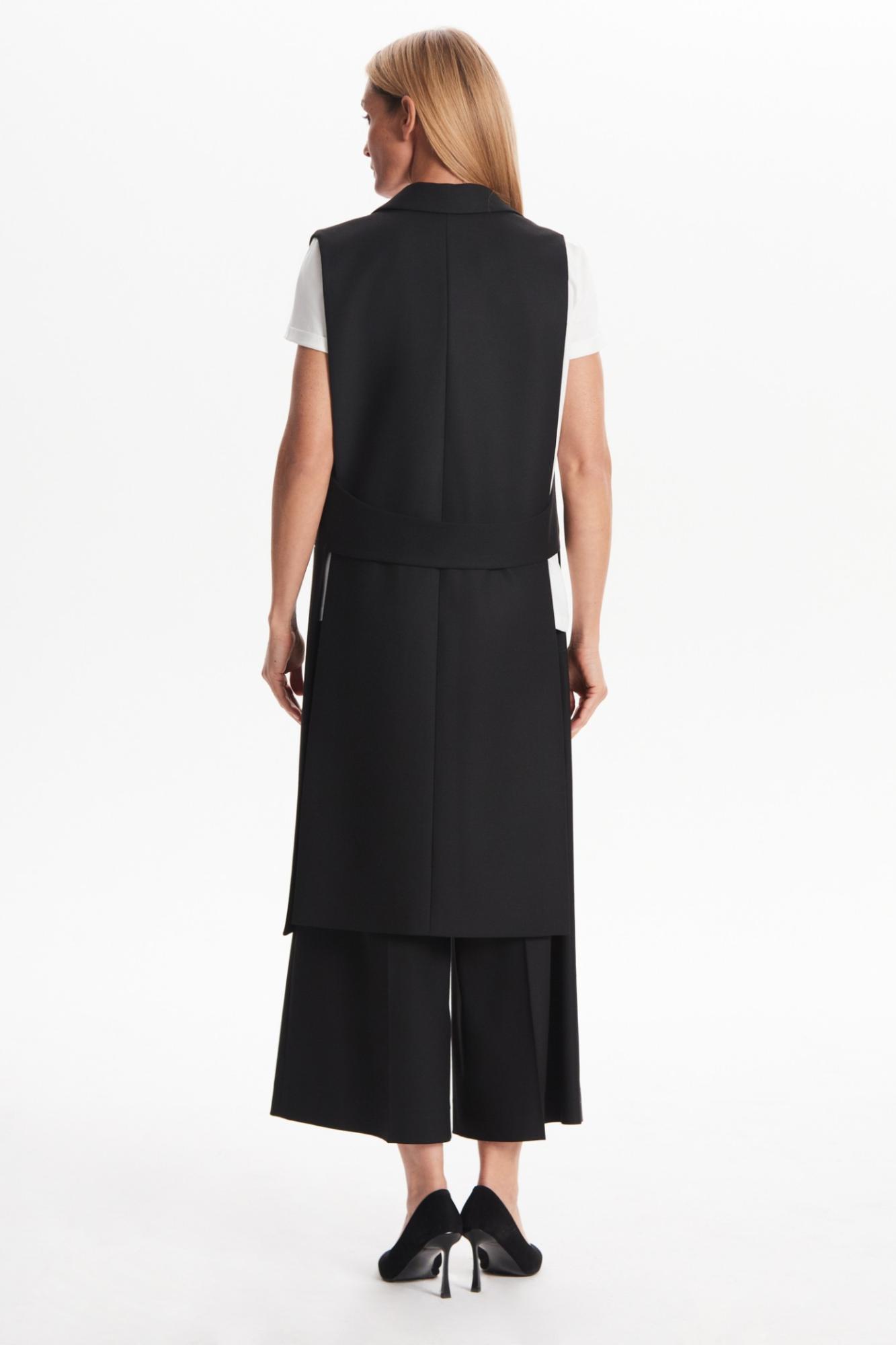 Seven Lab - Жилет удлиненный с разрезами в черном цвете