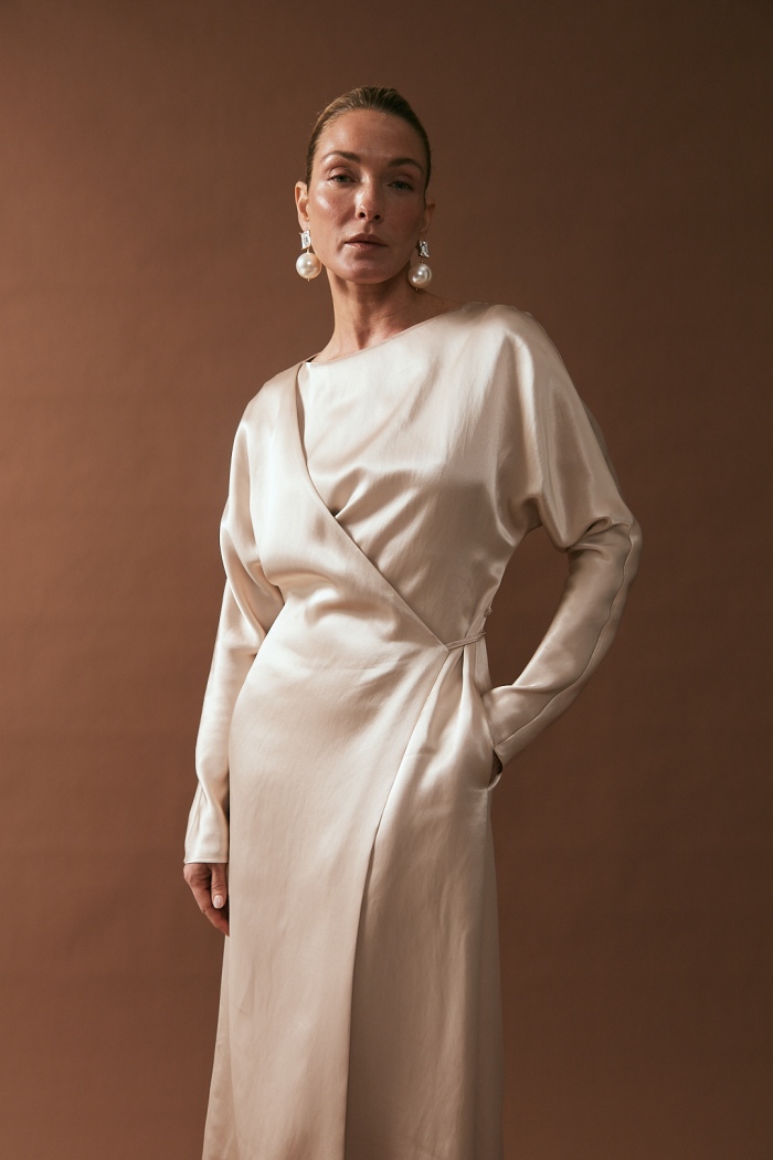 Seven Lab - Платье на запах с длинным рукавом в кремовом оттенке