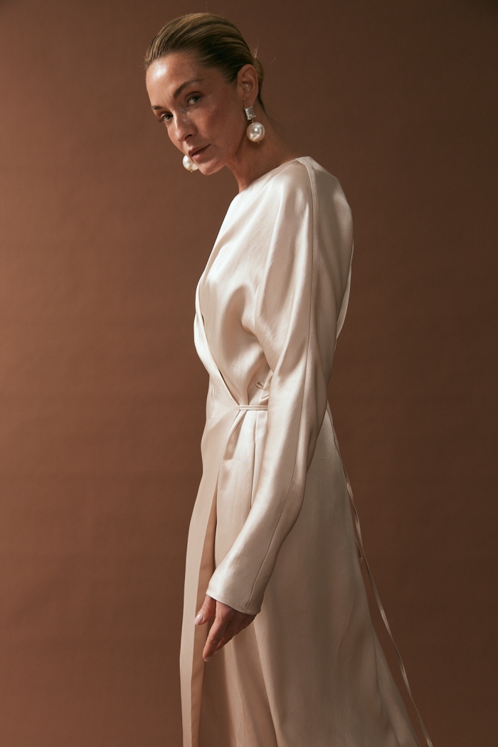 Seven Lab - Платье на запах с длинным рукавом в кремовом оттенке