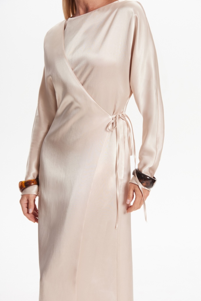 Seven Lab - Платье на запах с длинным рукавом в кремовом оттенке