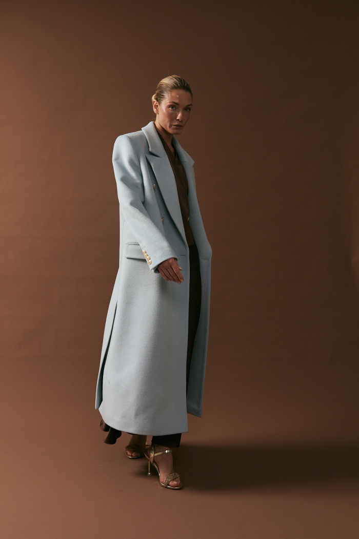 Seven Lab - Пальто двубортное с золотыми пуговицами в голубом цвете