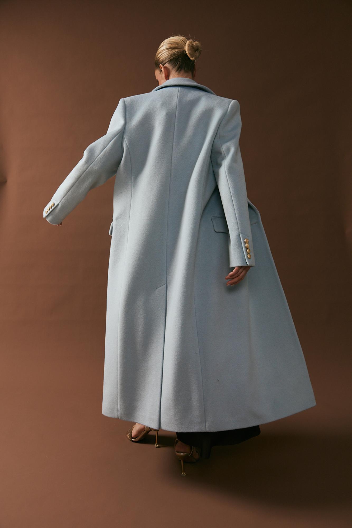 Seven Lab - Пальто двубортное с золотыми пуговицами в голубом цвете