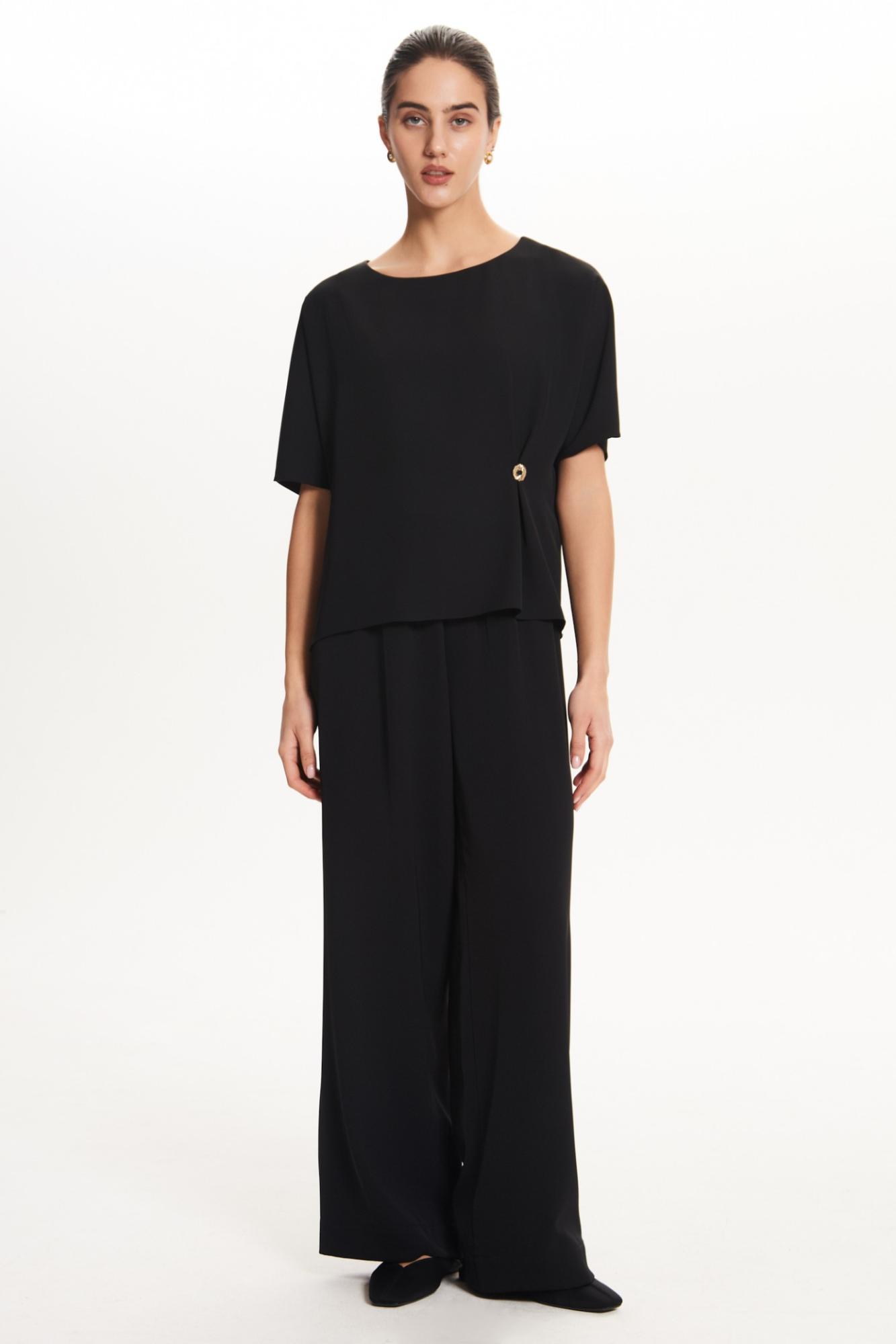 Seven Lab - Блуза с декоративной пуговицей в черном цвете