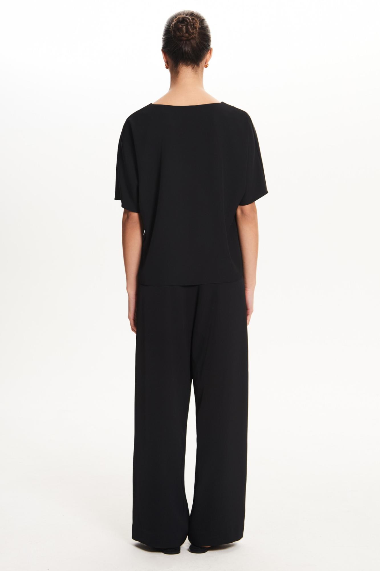 Seven Lab - Блуза с декоративной пуговицей в черном цвете